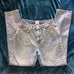 BDG URDAN OUTFITTERS MOM JEANS
